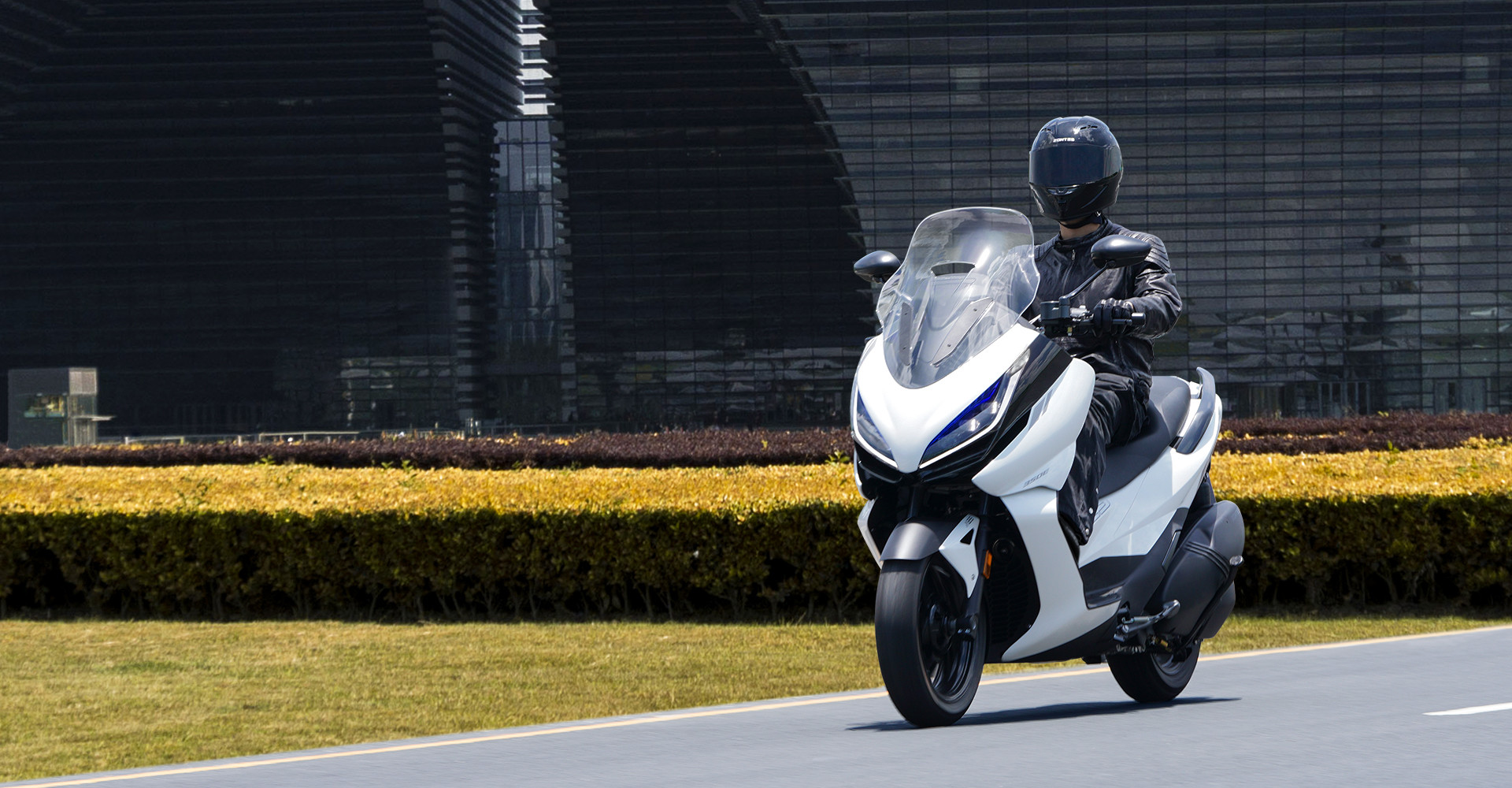 Zontes bate novo recorde e comemora com campanha especial para a 350E